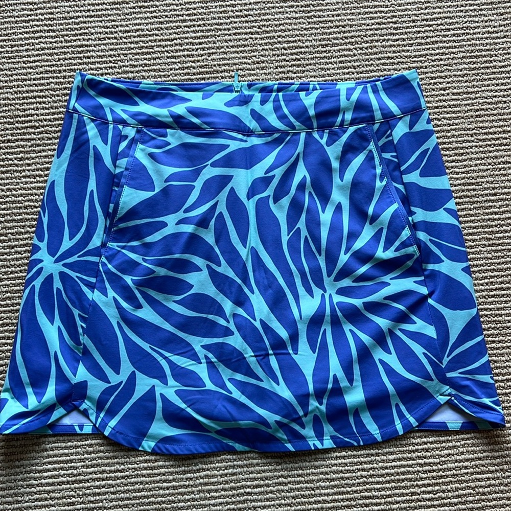 Size 12 vineyard vines skirt with built in shorts